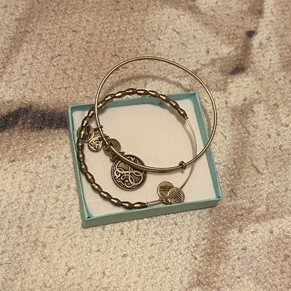 Om Bangles - Picture 1 of 3